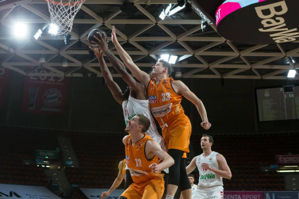 主力中锋的 主力中锋的