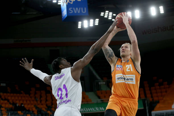 供战术上的 供战术上的