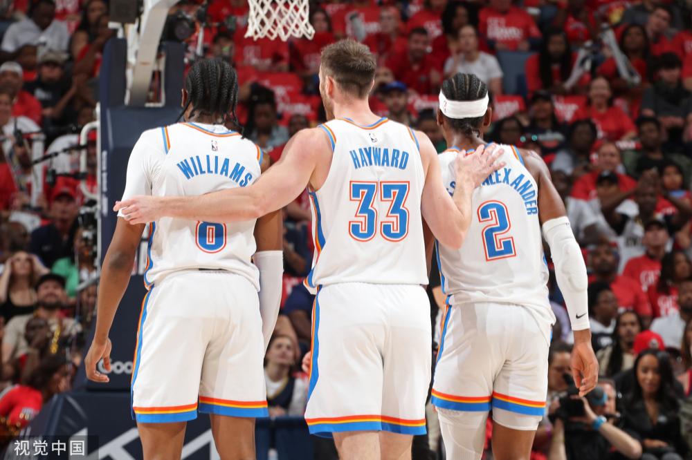 并接受媒体 并接受媒体